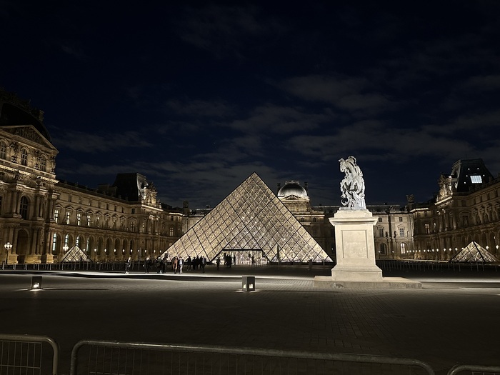 LouvreMuseum.jpeg